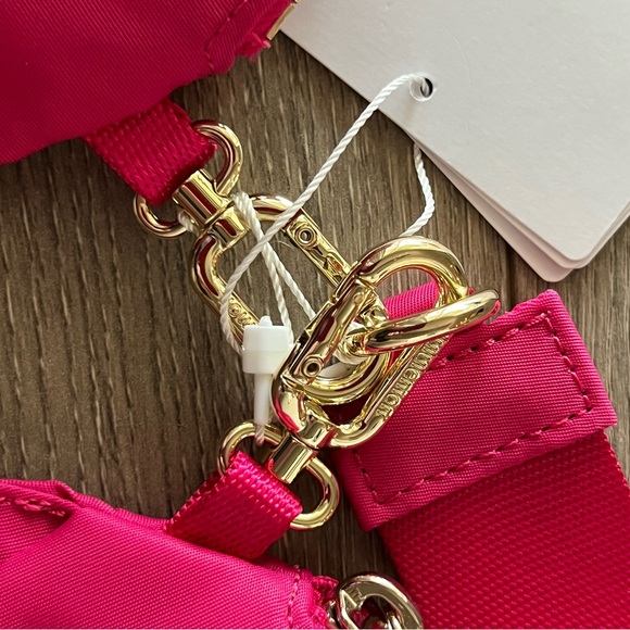 NWT Lululemon Dual Pouch Heart Wristlet in Hot Pink. SOLD Out Online - Picture 5 of 7